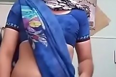 indian crossy showing off in saree