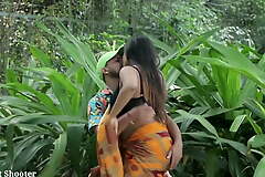Indian Sexy Kissing - Girlfriend Pranked here Saree