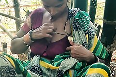 Indian desi Village bhabhi has outdoor sex in forest