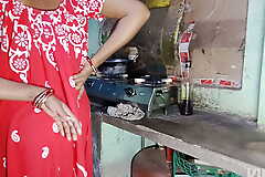 Indian bengali pinki vabi ko ajj davor  ne thora kitchen pe choda or baki room pe