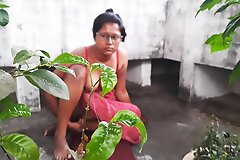 Desi Bengali Boudi on touching Saree Fucked within reach Outdoor