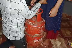Effluvium Cylinder Ke sath-sath Pyashi Bhabhi Ki Chut Ki Problem Thik Ki, kitchan me Chod Dala