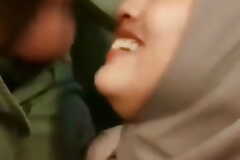 Jilbab sepong muncrat di wajah