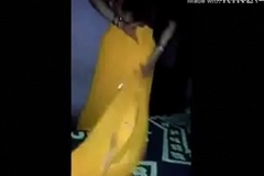 Indian hot horny Amateur wife bhabhi in yallow saree petticoat give blowjob to their way bra sellers