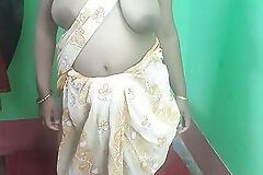 Indian sexy bhabi Sruti walking on floor in shree and equally pussy