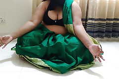 Girlfriend ki soteli maa ko throughout the world chudai jab akeli yoga karte hai (Fuck Indian sexy aunty while doing yoga) huge Ass Fuck