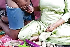 Vegetables seller bhabhi ko patakar choda in clear Hindi voice