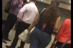 Sexy curvy ass in Delhi metro station.