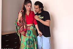 हज़ार रुपयों के लिए जवान नौकरानी ने अपनी साड़ी उतार कर मालिक से चूत और गांड मरवाई