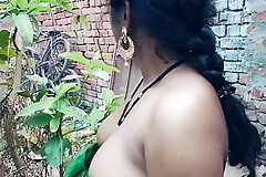 Hot Indian bhabhi outdoor real anal sex video desi bhabhi ki chudai ghar ke pichhe real chudai video