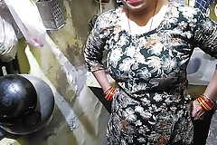 sexy smart housewife and kitchen cooking very sexy gand chudai