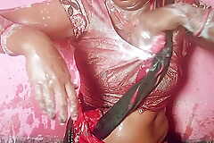 Alia Bhabhi was seen bathing in the bath house.