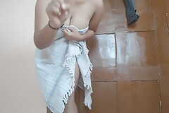 thu cheez badi hai mast mast dancing upstairs this song