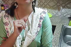 Bete ne ki randi suteli ki chudai, Har roj gair mardo se chudwata hai apni suteli ko in kitchen me choda hindi dirty sex