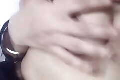 Bhabhi me boobs dikhaye badey badey hindi sex hot indian sex glaze