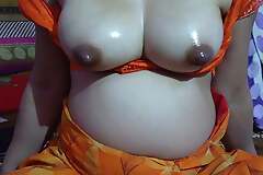 Indian Punjabi bhabhi masturbation the brush clean shaved pussy and massage the brush big sexy boobs