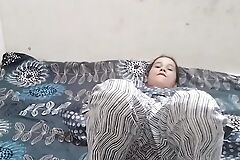 Step sister apne boyfriend ko chut dikha rhi the