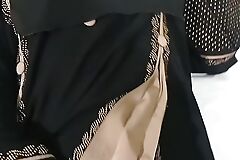 Muslim Housewife was fucked by home owner