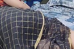 Thief sucking boobs of mallu aunty in Saree