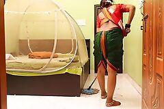 Hot Kaamwali Bhabhi Ki Chudai Beautiful Chut With Sari Removing