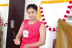 Tight  Desi Bhabhi hither Saree