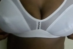 Mallu aunty aparna trying her new bra gifted one of her fans.MOV