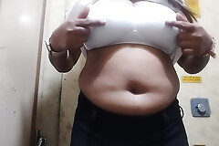 Desi bhabhi making video playing with boobs in the train bathroom