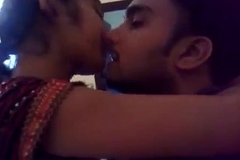 beautifull indian girl tuchis t control on lip kiss - long kiss