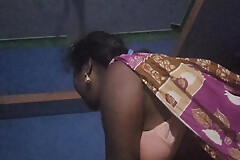 I pressed the milk of my neighbor Bhabhi and gave her sex video