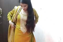 School girl ki tight wet crack daba daba kar pel diya