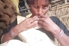 Desi aunty's chut ki malai nikal li finger kar