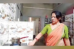 🥵INDIAN TRAIN VALI BHABHI  girl charge from with step brother Xxx , Desi Village Doggy style rough xxx College girl tight