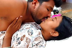 Bahan bhai ke samne aapne kapde utari, Bhai aapne chhote bahan ki chut ki aapni ungliyose ragad raha he - bhabhi showing pussy unknown man.